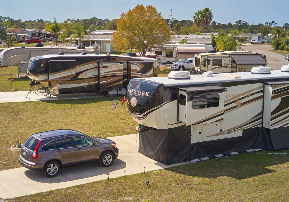 Encore Harbor Lakes RV Resorts in Florida